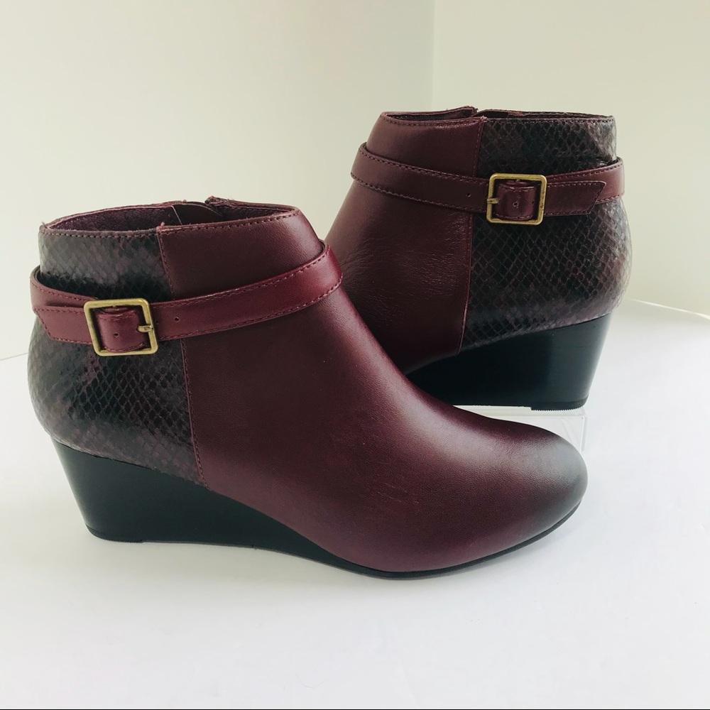 NWOB VIONIC Shasta Wedge Booties Burgundy Sz 5.